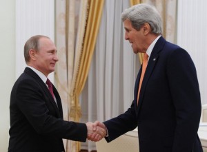 epa05229541 Russian President Vladimir Putin (L) shakes hands with US Secretary of State John Kerry (R), during a meeting at the Kremlin in Moscow, Russia, 24 March 2016. EPA/MICHAEL KLIMENTYEV / SPUTNIK / KREMLIN POOL MANDATORY CREDIT