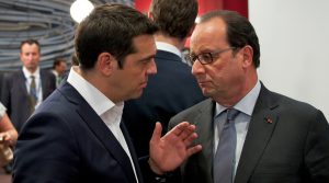 (Ξένη Δημοσίευση) Ο Πρωθυπουργός Αλέξης Τσίπρας (Α) συνομιλεί με τον πρόεδρο της Γαλλίας, Φρανσουά Ολάντ (Δ) κατά τη διάρκεια της Συνόδου Κορυφής της Ε. Ε., την Πέμπτη 25 Ιουνίου 2015, στην έδρα της Ευρωπαϊκής Επιτροπής, στις Βρυξέλλες. ΑΠΕ-ΜΠΕ/EUROPEAN COUNCIL/Christos DOGAS