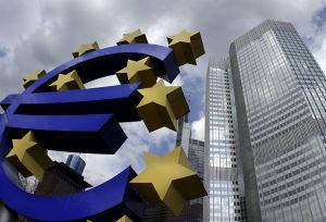 A sculpture showing the euro currency sign is seen in front of the European Central Bank (ECB) headquarters (R) in Frankfurt April 1, 2010.  REUTERS/Kai Pfaffenbach (GERMANY - Tags: BUSINESS)