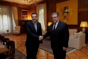 Ο πρωθυπουργός Αλέξης Τσίπρας υποδέχεται τον γενικό γραμματέα του ΚΚΕ Δημήτρη Κουτσούμπα στη συνάντηση τους στο Μέγαρο Μαξίμου, Αθήνα Παρασκευή 15 Ιανουαρίου 2016. ΑΠΕ-ΜΠΕ/ΑΠΕ-ΜΠΕ/ΟΡΕΣΤΗΣ ΠΑΝΑΓΙΩΤΟΥ