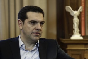 Ο Πρωθυπουργός Αλέξης Τσίπρας συνομιλεί με τον Πρόεδρο της Δημοκρατίας Προκόπη Παυλόπουλο (δεν εικονίζεται) κατά τη διάρκεια της συνάντησής τους, προκειμένου να τον ενημερώσει για τα αποτελέσματα της συνόδου κορυφής, Αθήνα, Σάββατο 20 Φεβρουαρίου 2016 ΑΠΕ-ΜΠΕ/ΑΠΕ-ΜΠΕ/ΓΙΑΝΝΗΣ ΚΟΛΕΣΙΔΗΣ