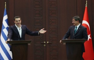 epa05031356 Greek Prime Minister Alexis Tsipras (L) and Turkey's Prime Minister Ahmet Davutoglu (R) during their press conference in Ankara, Turkey, 18 November 2015. Greek Prime Minister Alexis Tsipras is visiting Turkey for talks that will focus on the European migration crisis. EPA/STR