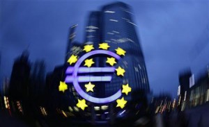 The illuminated euro sign is seen in front of the headquarters of the European Central Bank (ECB) in Frankfurt April 5, 2011. REUTERS/Kai Pfaffenbach