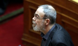 Ο βουλευτής του ΣΥΡΙΖΑ, Γιώργος Κυρίτσης ορκίζεται στην Ολομέλεια της Βουλής με πολιτικό όρκο, ο οποίος καταλαμβάνει την έδρα του Νίκου Χουντή, την Τετάρτη 15 Ιουλίου 2015. Άρχισε στην Ολομέλεια της Βουλής η συζήτηση του νομοσχεδίου με τα προαπαιτούμενα μέτρα της Συμφωνίας της Συνόδου Κορυφής της ΕΕ, των Βρυξελλών. Όπως αποφασίστηκε στη Διάσκεψη των προέδρων, μέχρι τις 12 τα μεσάνυχτα θα έχει ολοκληρωθεί η συζήτηση και ψήφιση του νομοσχεδίου. ΑΠΕ ΜΠΕ/ΑΠΕ ΜΠΕ/ΑΛΕΞΑΝΔΡΟΣ ΒΛΑΧΟΣ