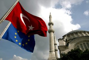 epa00858032 (FILES) In this file picture dated 04 October 2005, a Turkish flag and an EU flag fly in front of Nur-i Osmaniye Mosque at Ottoman Era in Istanbul. The European Commission's report on Turkey's progress towards European Union (EU) membership is due out on Wednesday 08 November 2006. EPA/TOLGA BOZOGLU