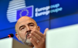 European Economic and Financial Affairs Commissioner Pierre Moscovici attends a news conference after an eurozone finance ministers meeting (Eurogroup) in Luxembourg, October 5, 2015. REUTERS/Eric Vidal