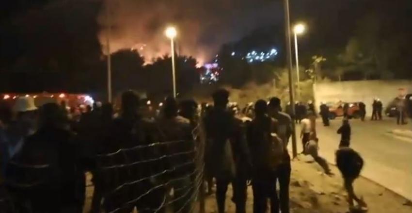 Σάμος: Μεγάλη φωτιά στο κέντρο προσφύγων-μεταναστών | The Indicator